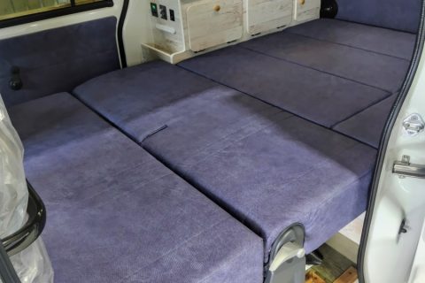 ベッドスペース
シートを展開すると簡単にベッドになります。